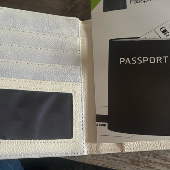 MIAMICA Travel Wallet Organizer - Picture 2 of 6